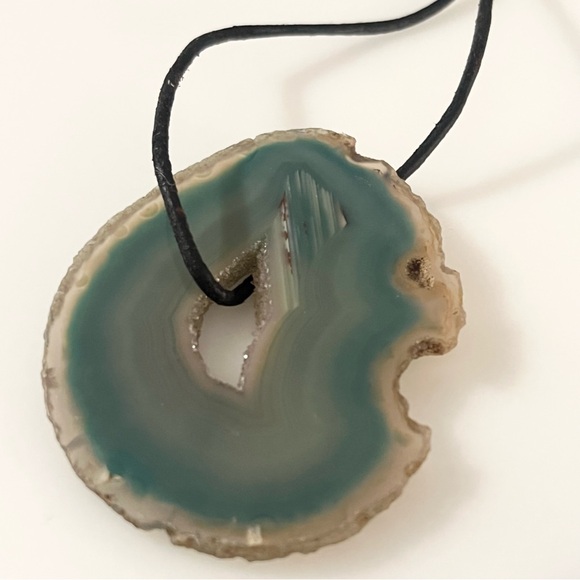Large Green Agate Slice Pendant on Leather Strap Necklace - Picture 7 of 16